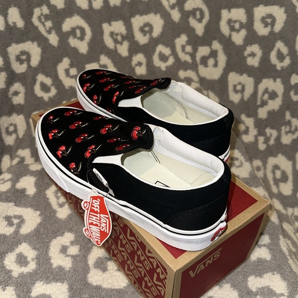 Vans Classic Slip-On π Cherries π βOff the Wallβ New & Never Worn ππ - Picture 5 of 17